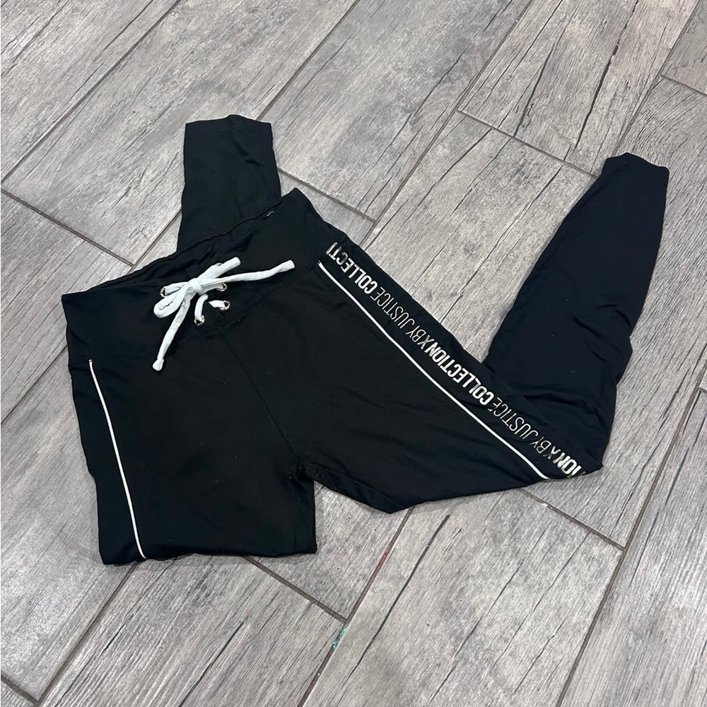 Black Leggings with Soft Fabric and Relaxed Fit